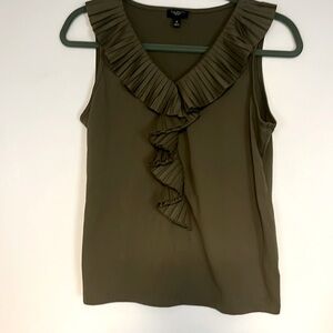 Women’s top size petite M olive green